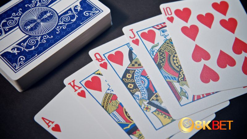 Thùng phá sảnh trong Poker là một tổ hợp bài cực kỳ mạnh